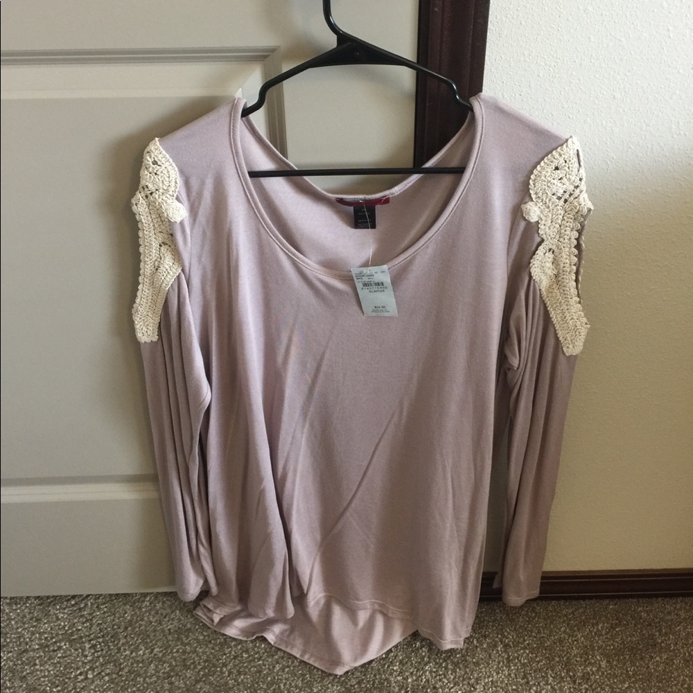 Long sleeve cold shoulder